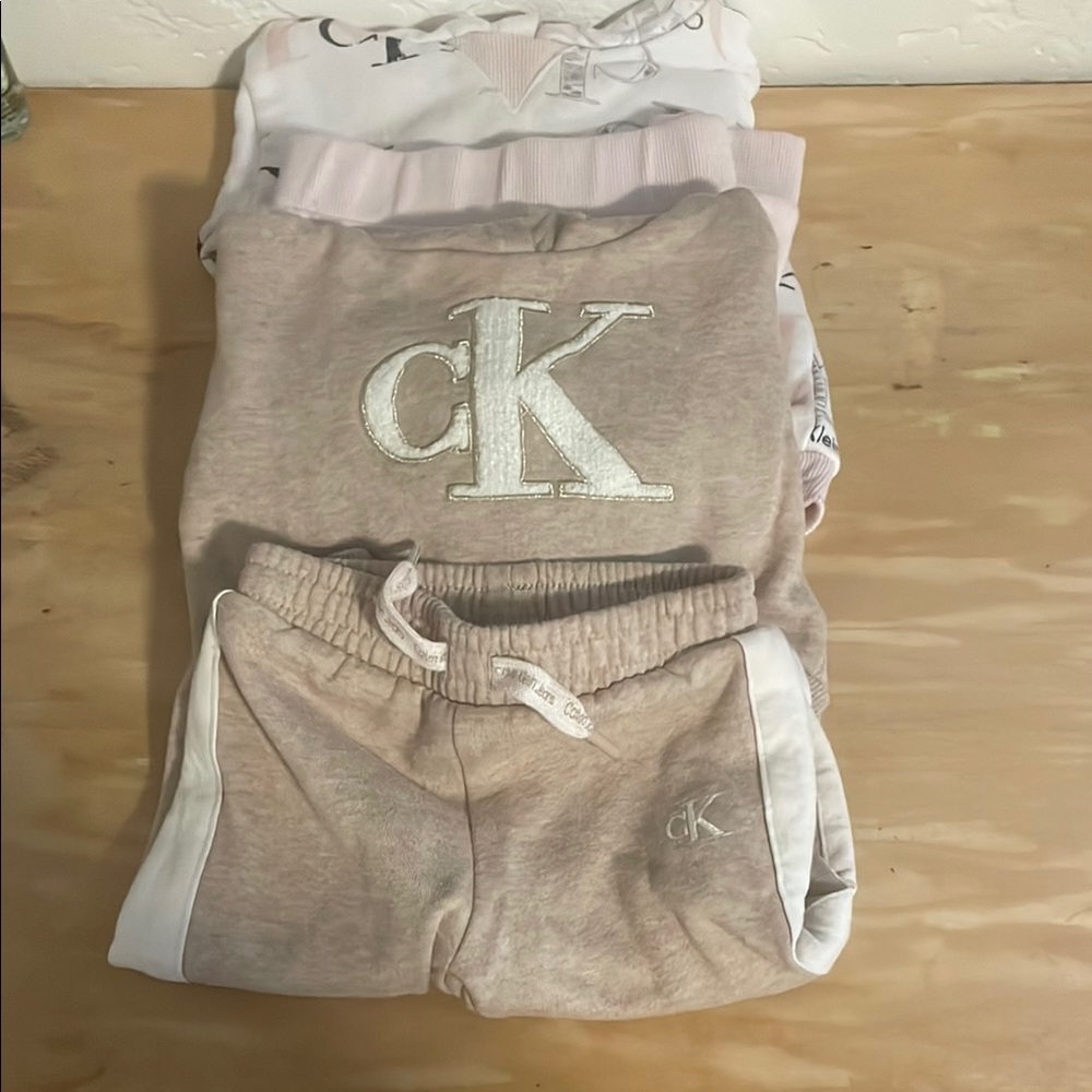 Calvin Klein Oufits x2 & Bloomers (12 Months)